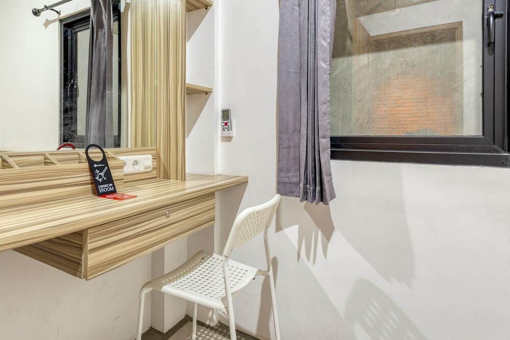 Сурабая: KoolKost near Tunjungan Plaza - Caters to Women