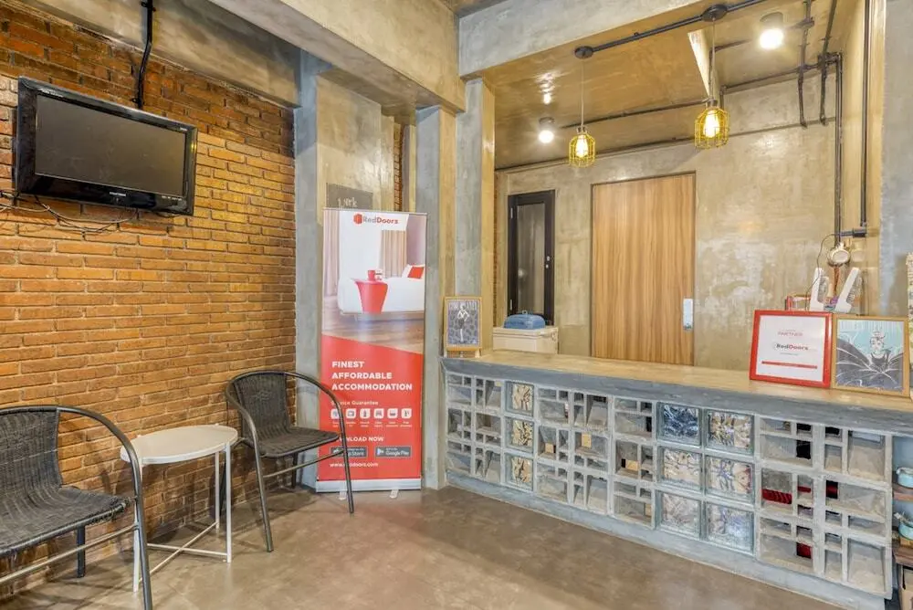 Сурабая: KoolKost near Tunjungan Plaza - Caters to Women