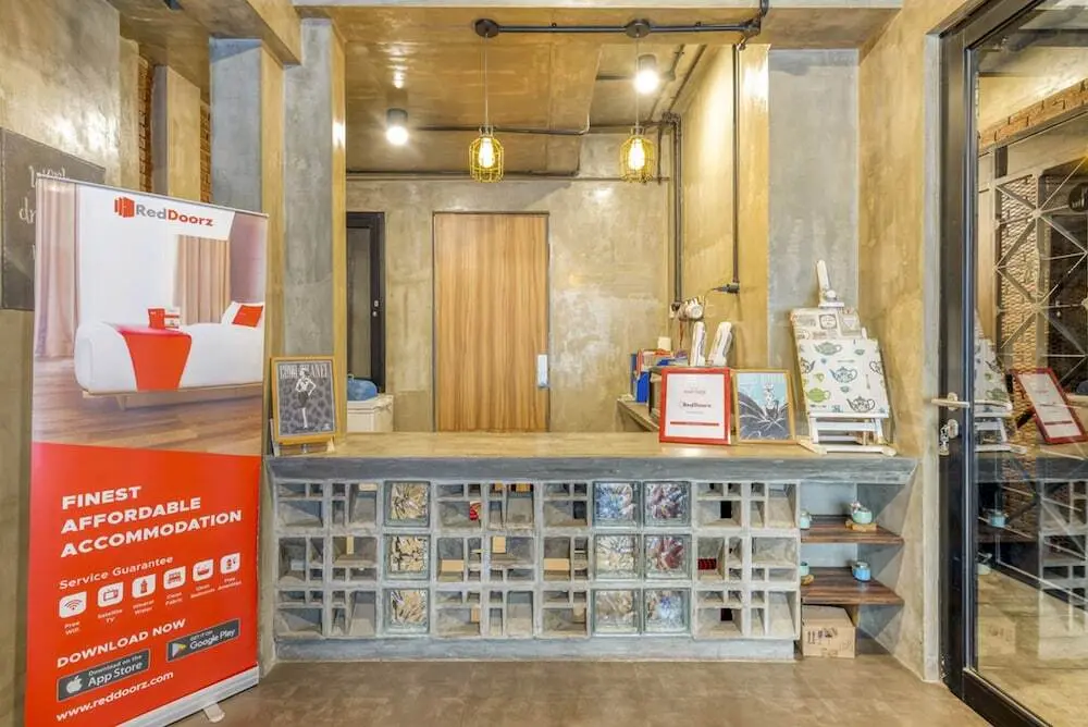 Сурабая: KoolKost near Tunjungan Plaza - Caters to Women