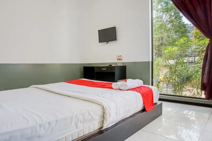 Бату: RedDoorz near Paralayang Batu