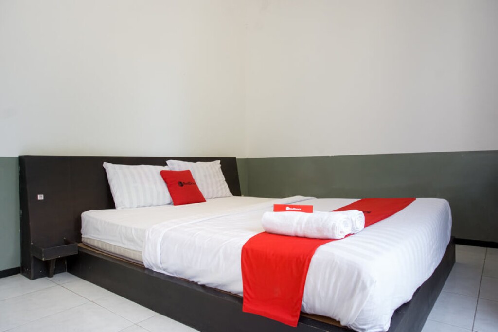 Бату: RedDoorz near Paralayang Batu