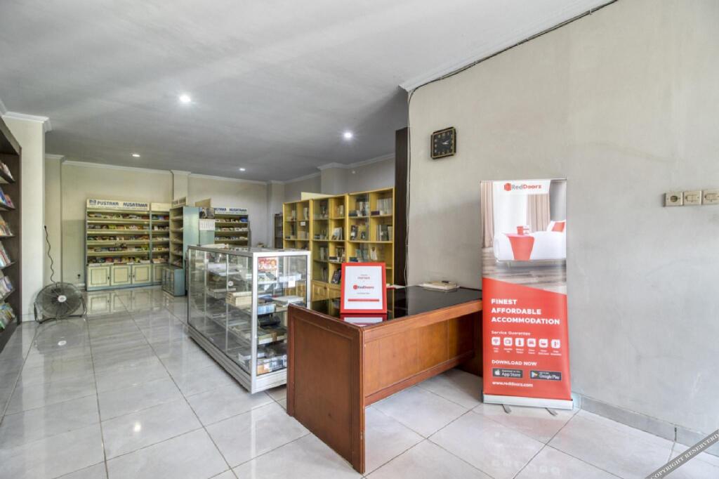 Депок: RedDoorz near Condongcatur Bus Station