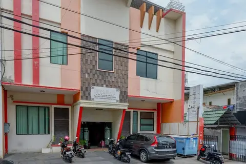 RedDoorz near Monumen Habibi Ainun — фото 1