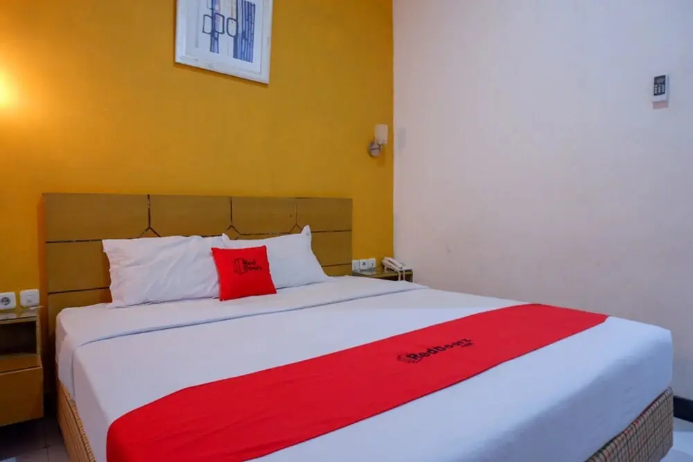 Паре-Паре: RedDoorz near Monumen Habibi Ainun