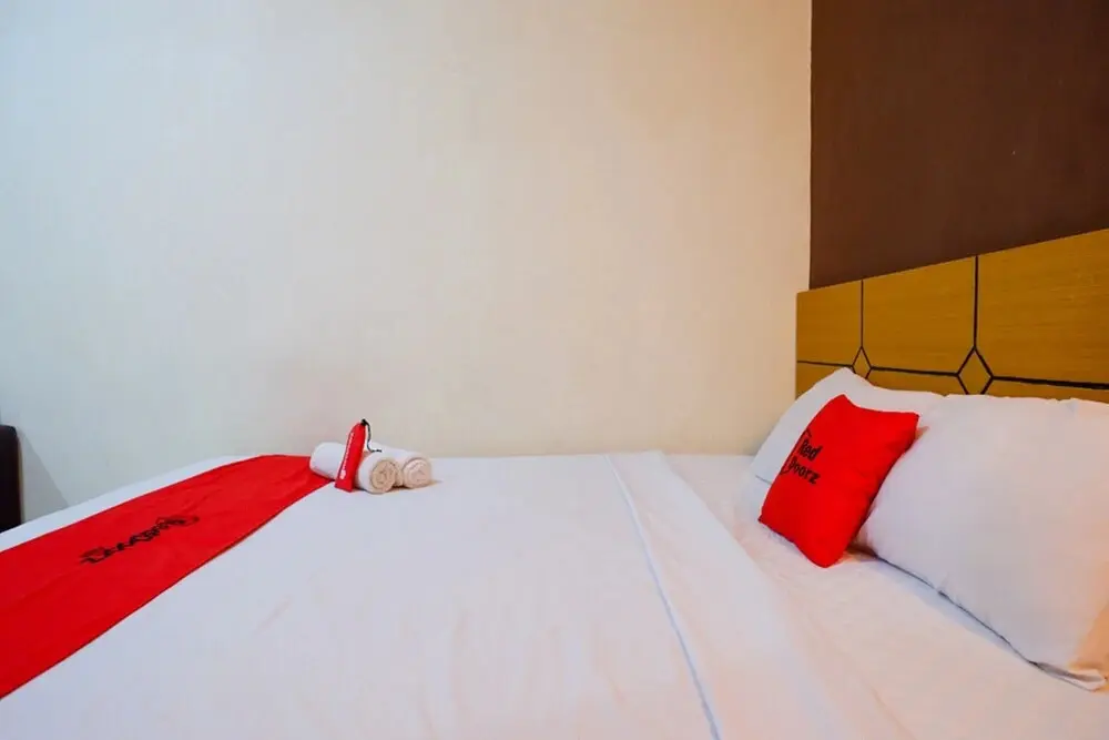 Паре-Паре: RedDoorz near Monumen Habibi Ainun