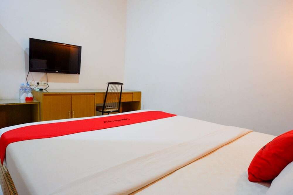 Паре-Паре: RedDoorz near Monumen Habibi Ainun