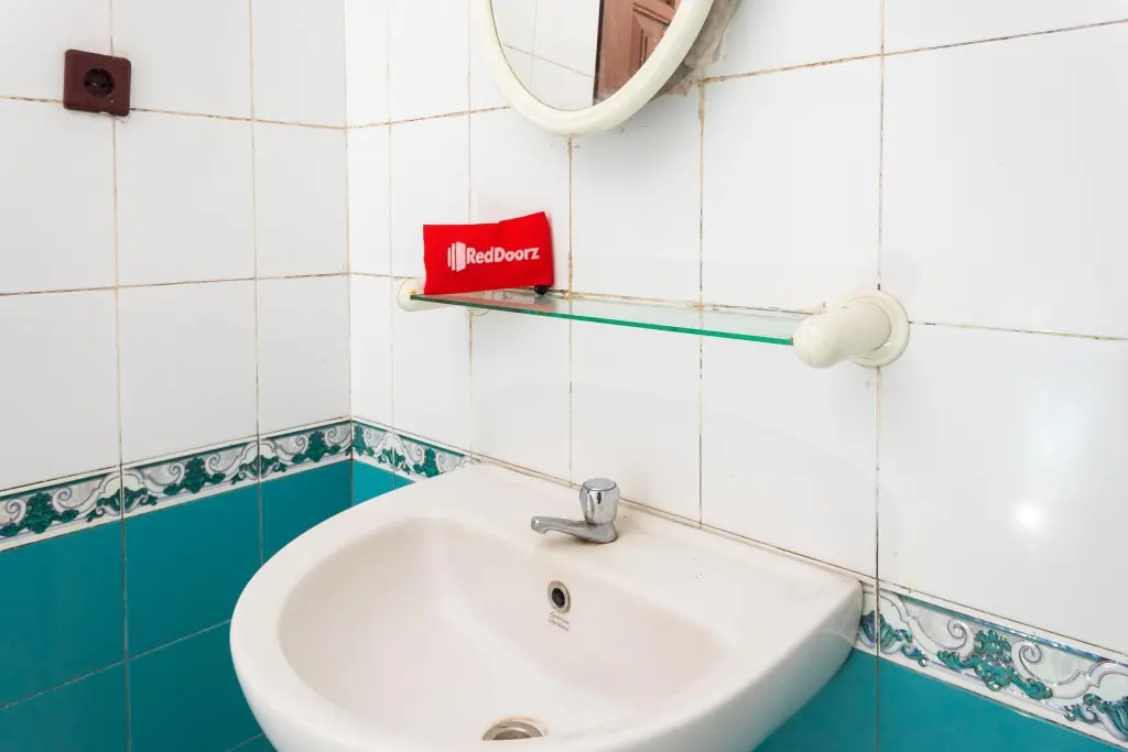 Сореанг: RedDoorz @ Hotel Damanaka Pangalengan