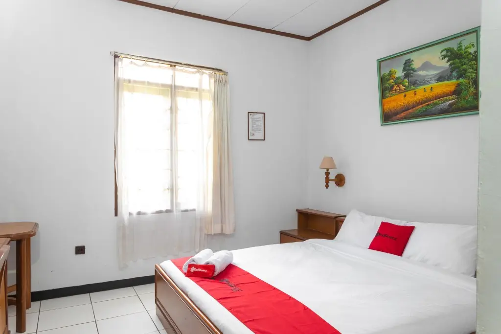 Сореанг: RedDoorz @ Hotel Damanaka Pangalengan