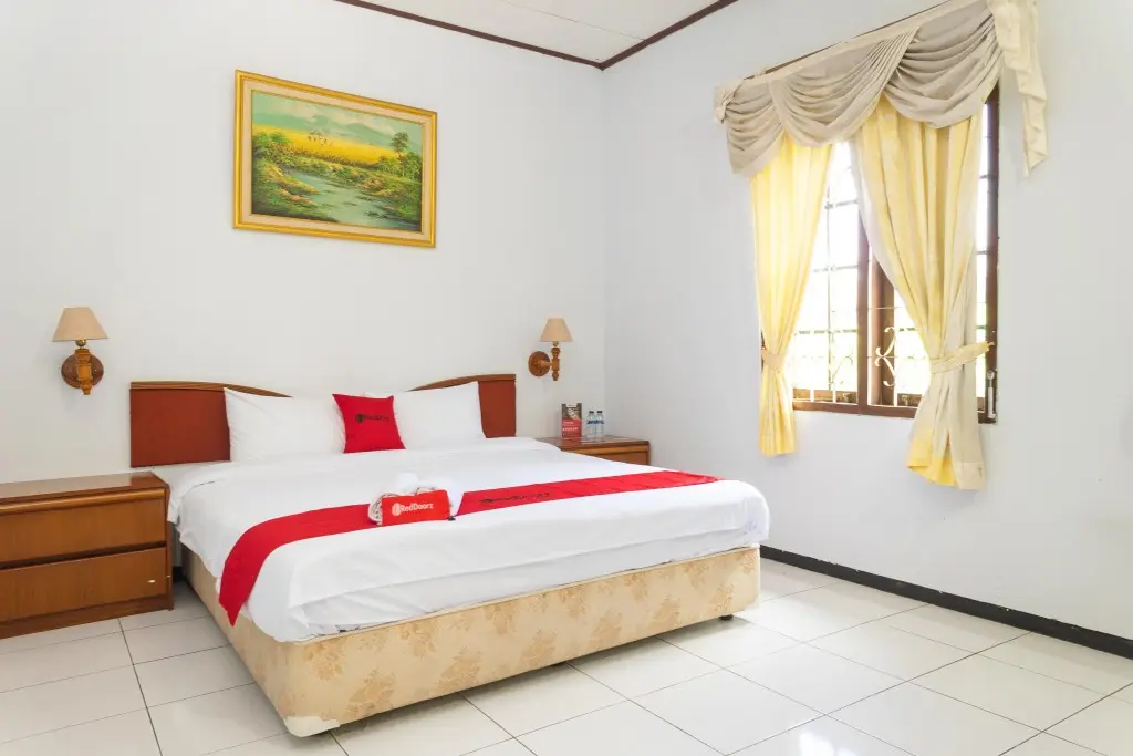 Сореанг: RedDoorz @ Hotel Damanaka Pangalengan