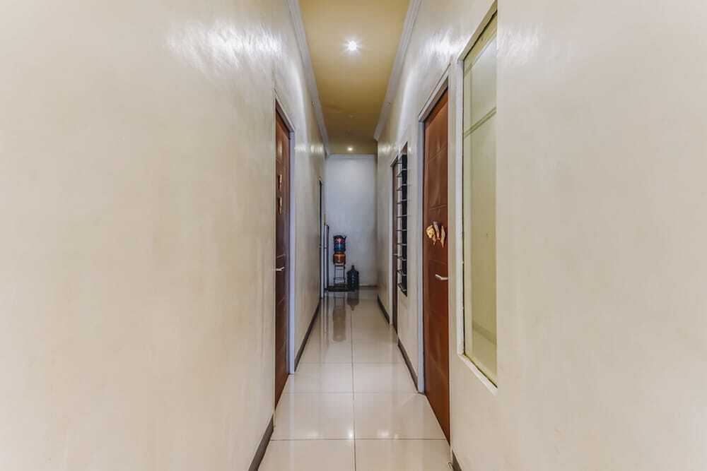 Сурабая: KoolKost Syariah near Satelit Indah - Caters to Women