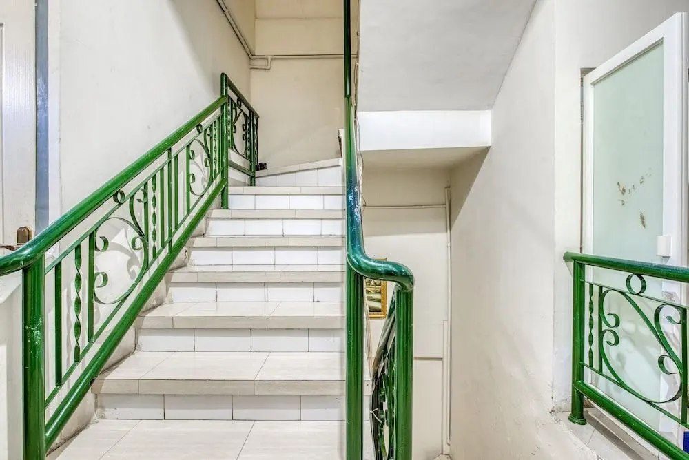 Сурабая: KoolKost Syariah @ Capsule Homestay Kedungdoro