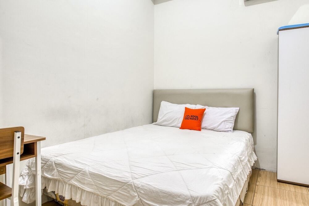 Сурабая: KoolKost Syariah @ Capsule Homestay Kedungdoro