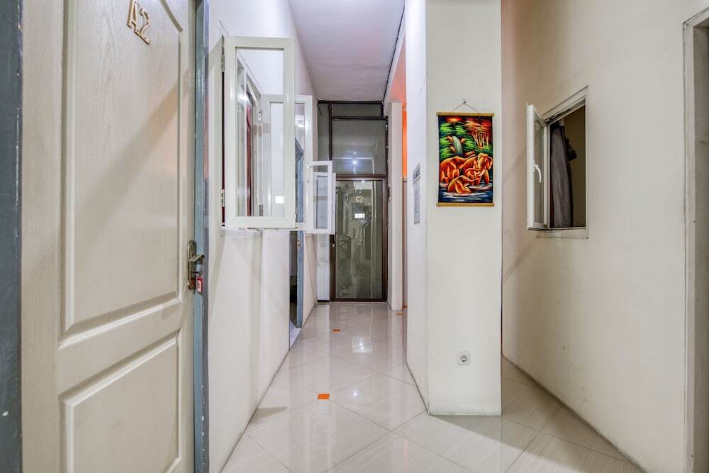 Сурабая: KoolKost Syariah @ Capsule Homestay Kedungdoro