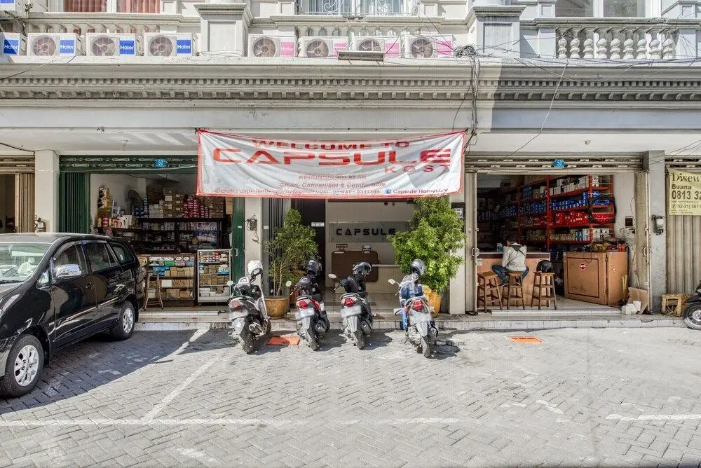 Сурабая: KoolKost Syariah @ Capsule Homestay Kedungdoro