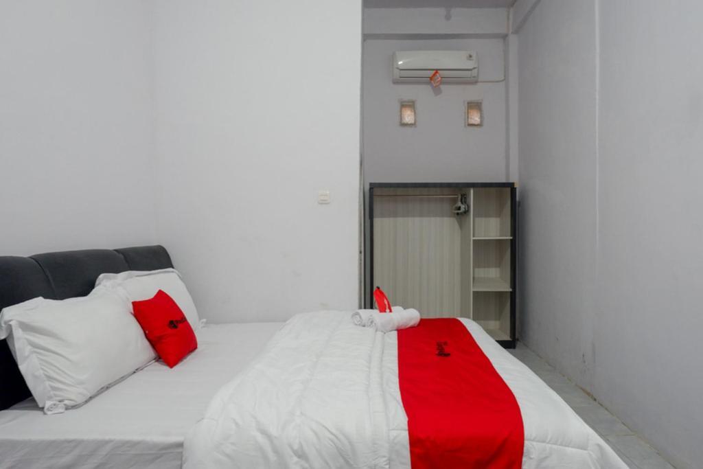 Мамуджу: RedDoorz near Pasar Baru Mamuju