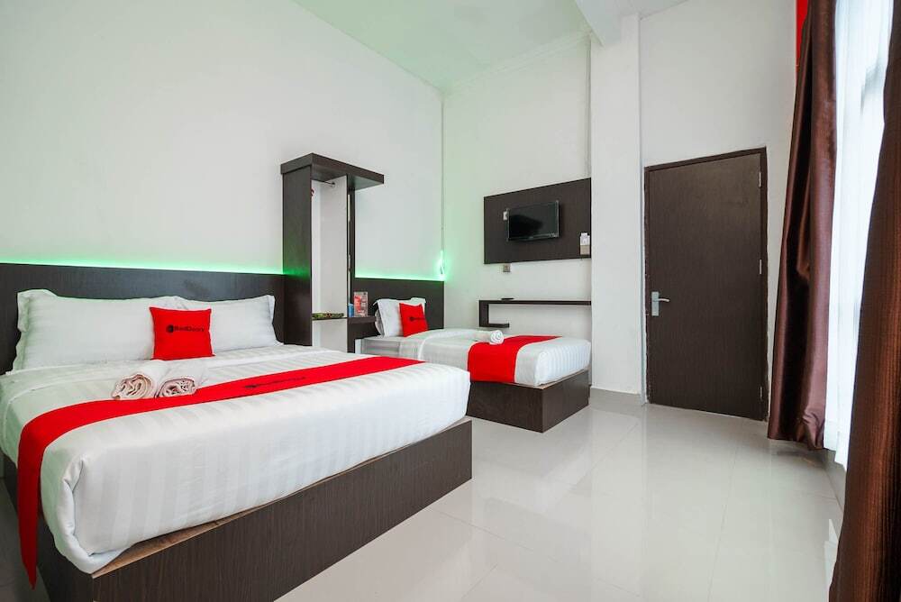 Букиттинги: RedDoorz Syariah Plus near Padang Luar Bukittinggi