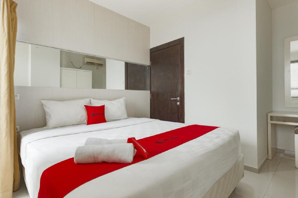 Сурабая: RedDoorz Apartment near Grand City Mall