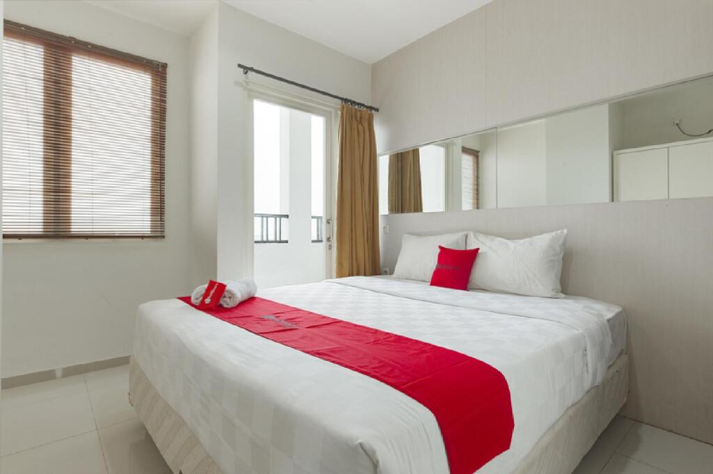 Сурабая: RedDoorz Apartment near Grand City Mall