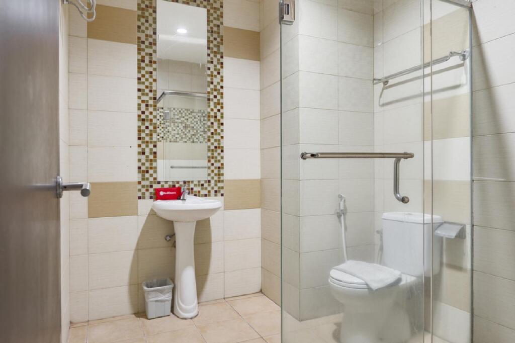 Сурабая: RedDoorz Apartment near Grand City Mall