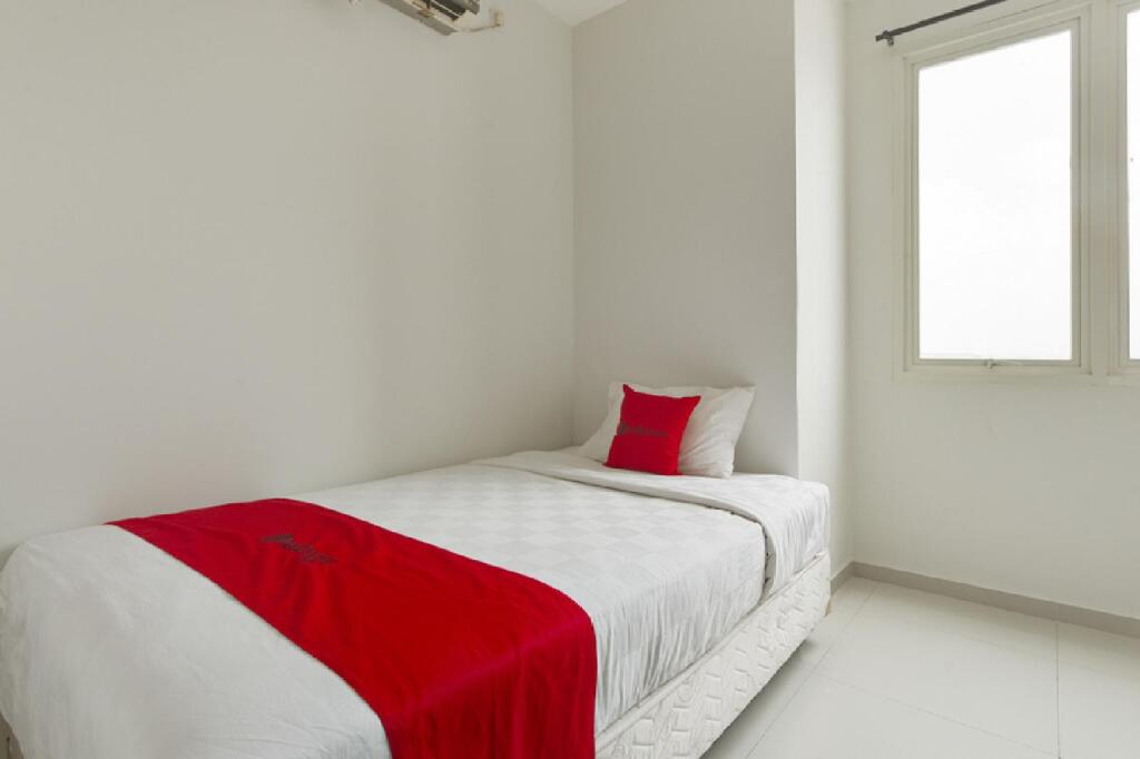 Сурабая: RedDoorz Apartment near Grand City Mall