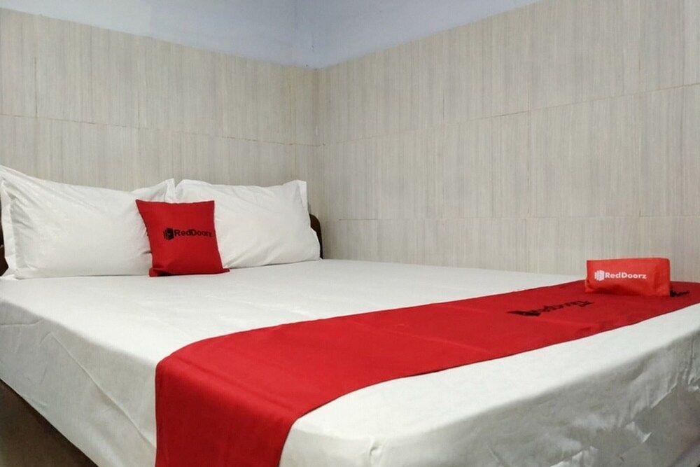 Суменеп: RedDoorz @ Hotel Surabaya Sumenep