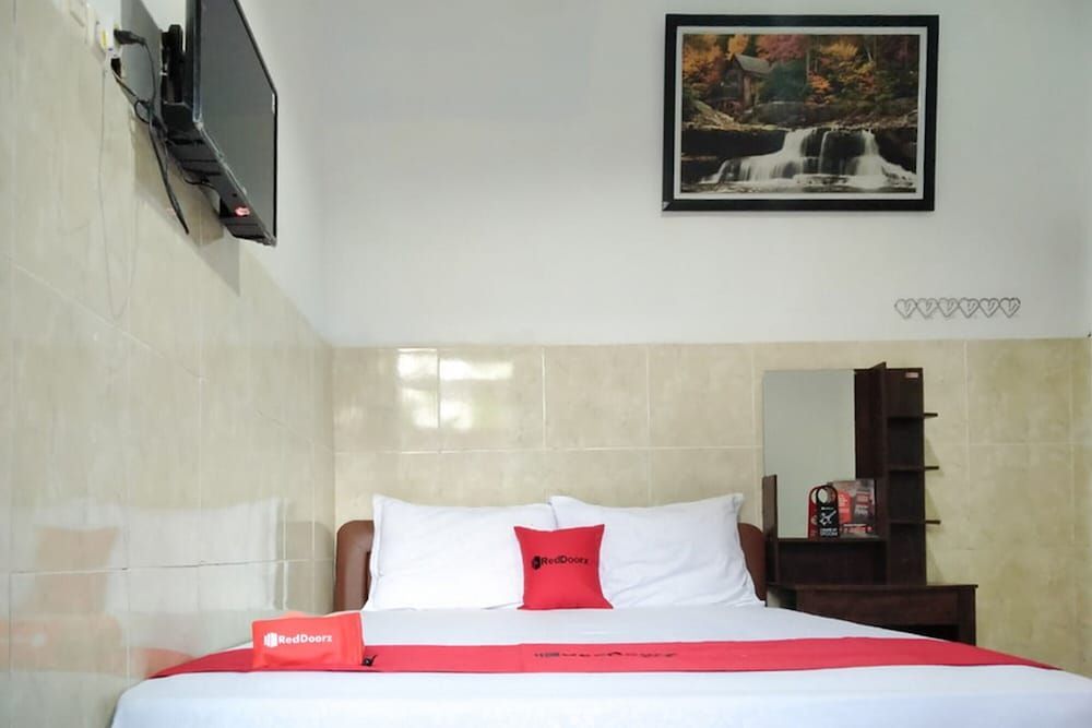 Суменеп: RedDoorz @ Hotel Surabaya Sumenep