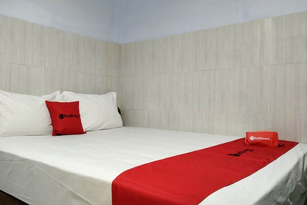 Суменеп: RedDoorz @ Hotel Surabaya Sumenep