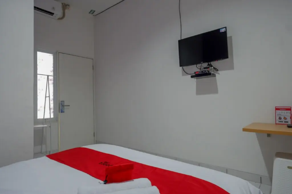 Кендал: RedDoorz near Alun Alun Kaliwungu Kendal