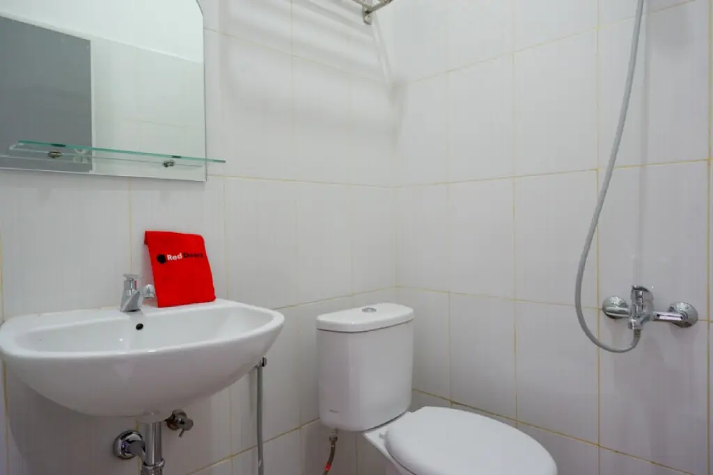 Кендал: RedDoorz near Alun Alun Kaliwungu Kendal