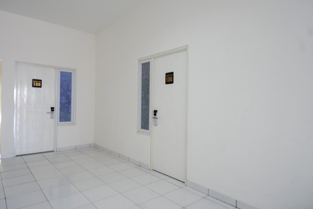 Кендал: RedDoorz near Alun Alun Kaliwungu Kendal