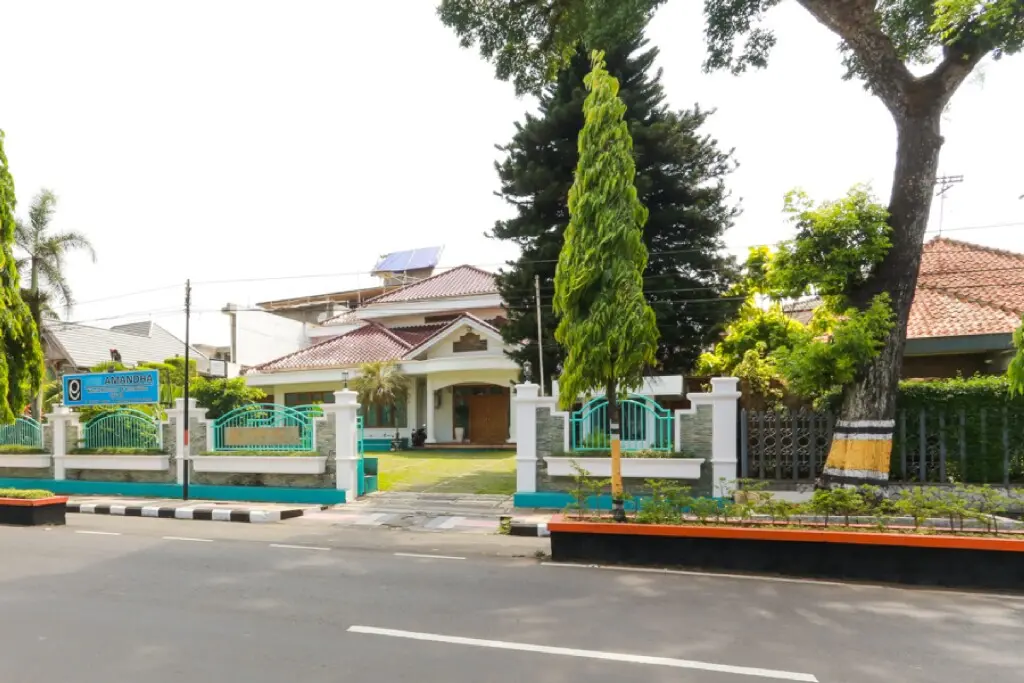 Магеланг: RedDoorz Syariah near Alun Alun Magelang
