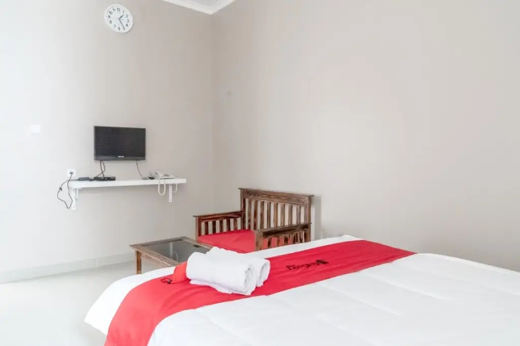 Бекаси: RedDoorz Plus near Tambun Station