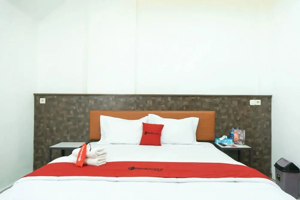 Энде: RedDoorz Plus @ Ende City Center