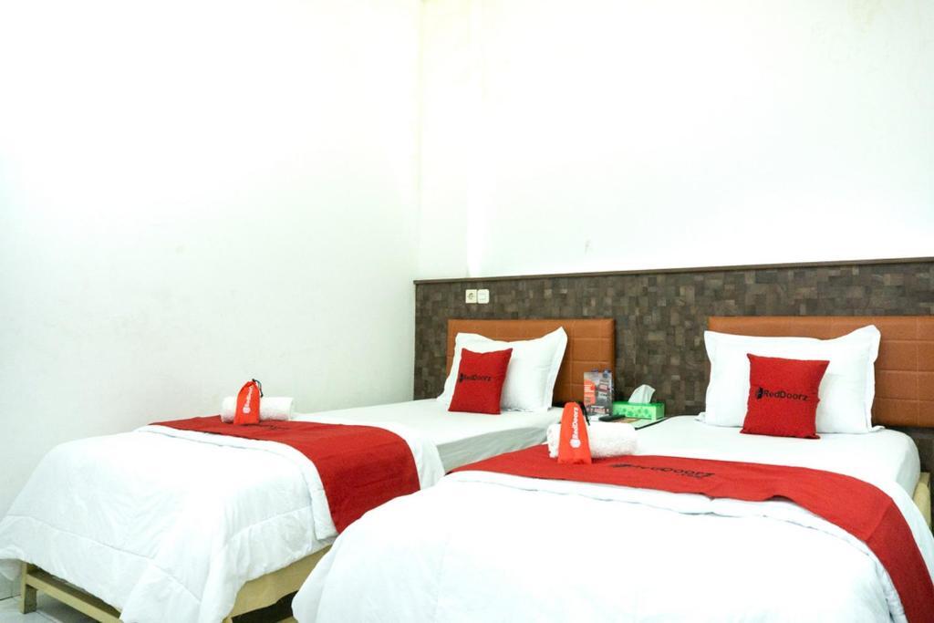Энде: RedDoorz Plus @ Ende City Center