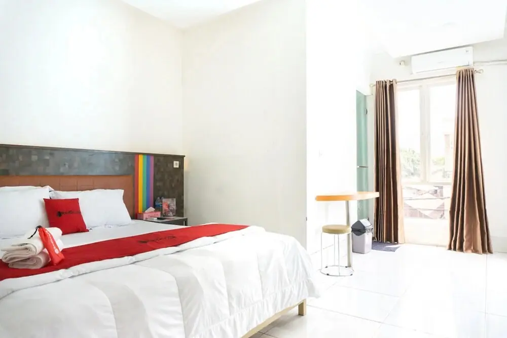 Энде: RedDoorz Plus @ Ende City Center