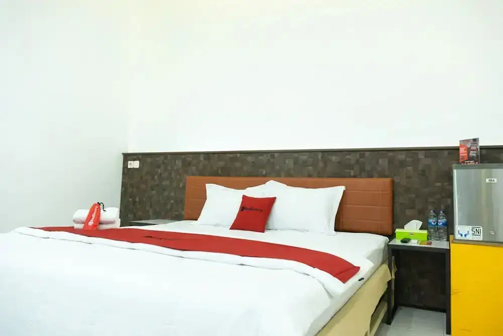Энде: RedDoorz Plus @ Ende City Center