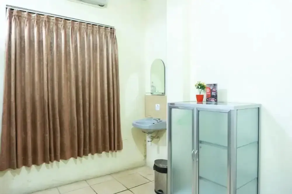 Энде: RedDoorz @ Gatot Subroto Ende