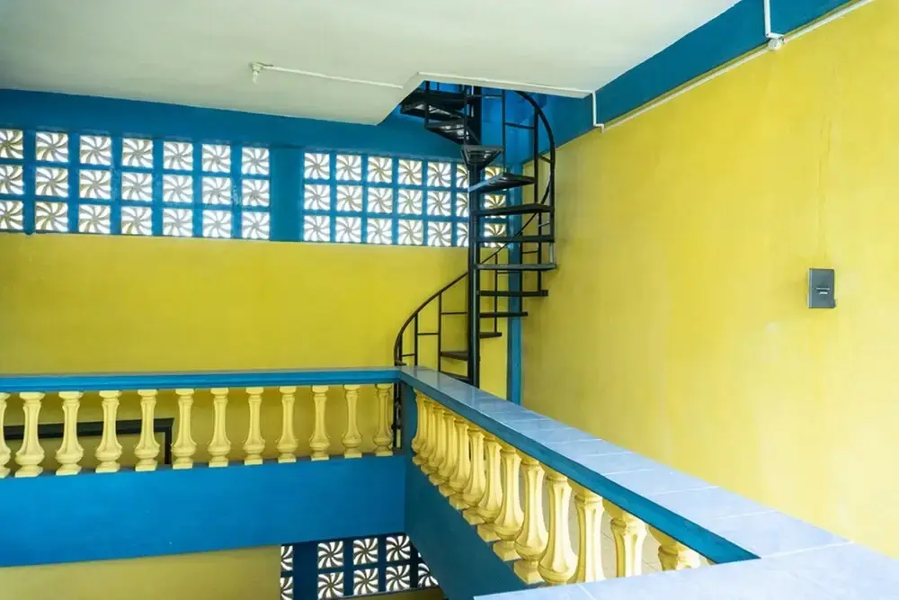 Энде: RedDoorz near H. Hasan Aroeboesman Airport