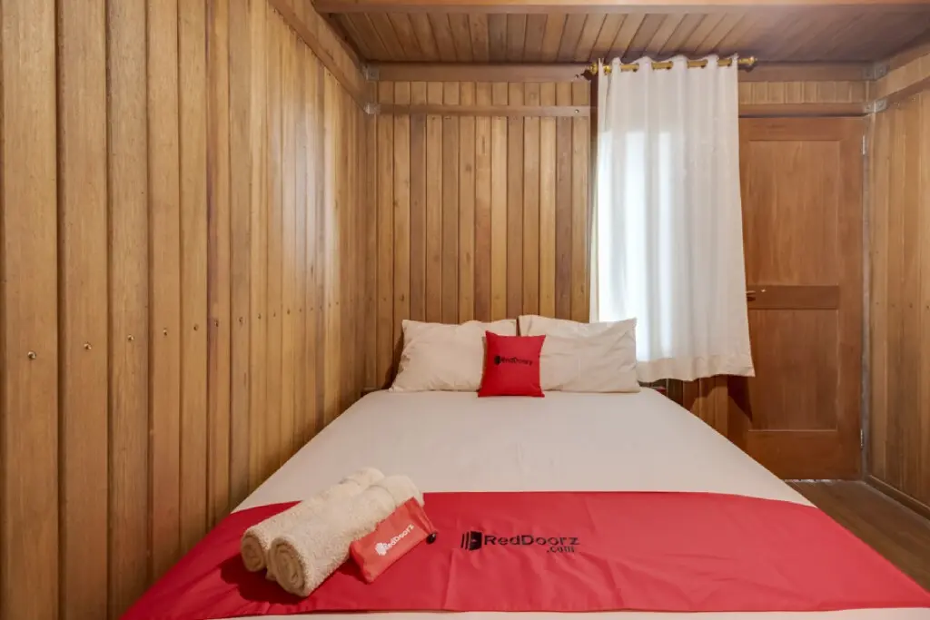 Севон: RedDoorz @ Omah Kayu Homestay
