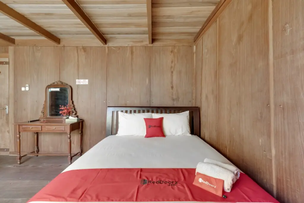 Севон: RedDoorz @ Omah Kayu Homestay