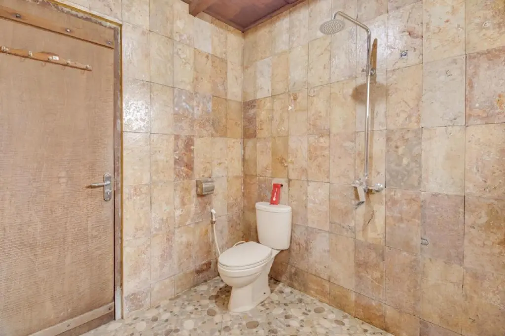 Севон: RedDoorz @ Omah Kayu Homestay