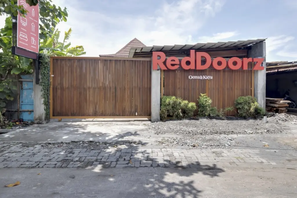 Севон: RedDoorz @ Omah Kayu Homestay