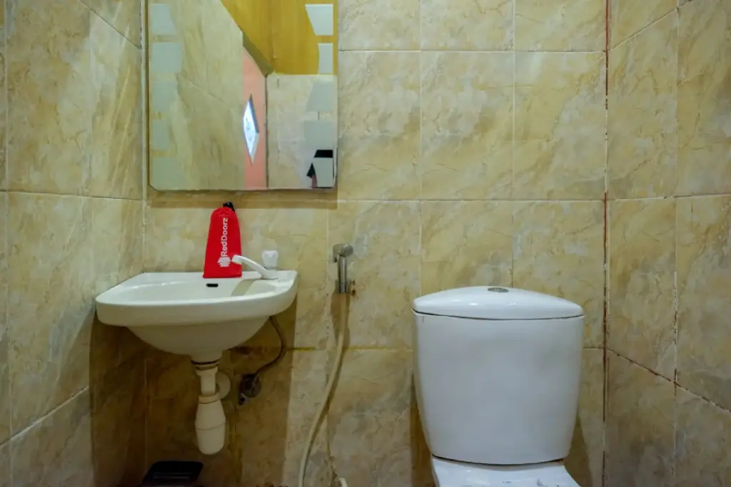Баубау: RedDoorz @ Hotel Bravo Pantai Kamali Bau Bau