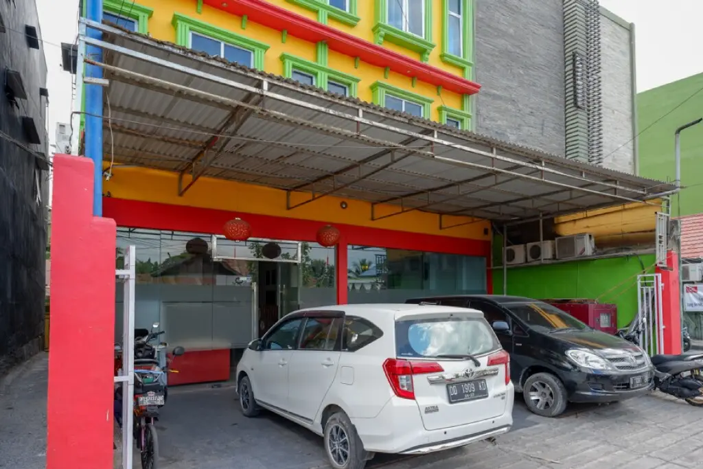Баубау: RedDoorz @ Hotel Bravo Pantai Kamali Bau Bau