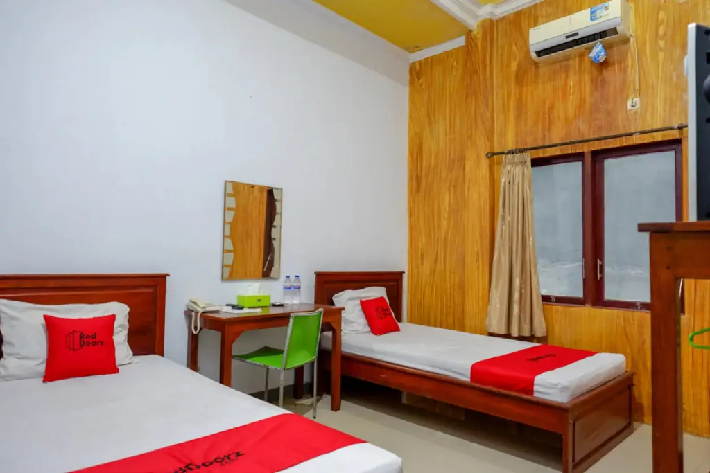 Баубау: RedDoorz @ Hotel Bravo Pantai Kamali Bau Bau