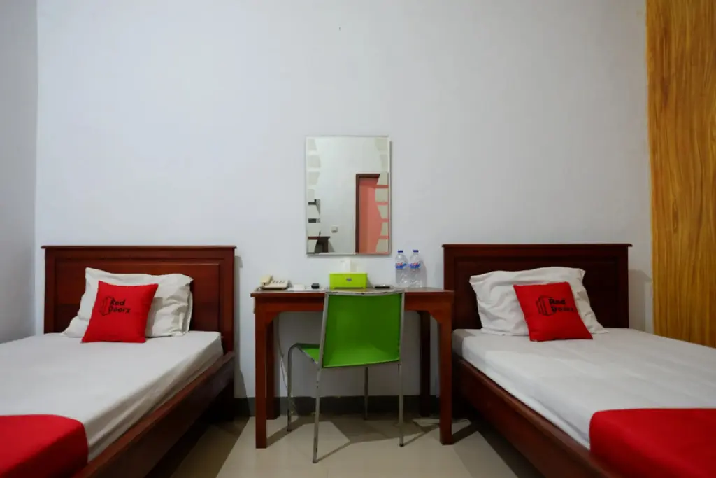 Баубау: RedDoorz @ Hotel Bravo Pantai Kamali Bau Bau