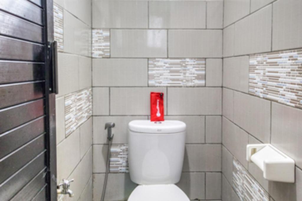 Джокьякарта: RedDoorz Hostel near Stadion Mandala Krida Yogya