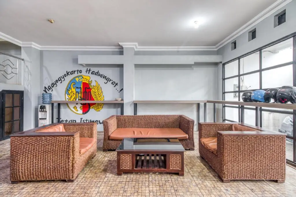 Джокьякарта: RedDoorz Hostel near Stadion Mandala Krida Yogya
