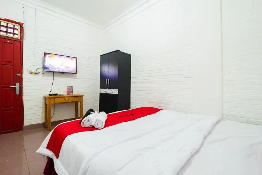 Южный Тангеранг: RedDoorz near Universitas Pamulang