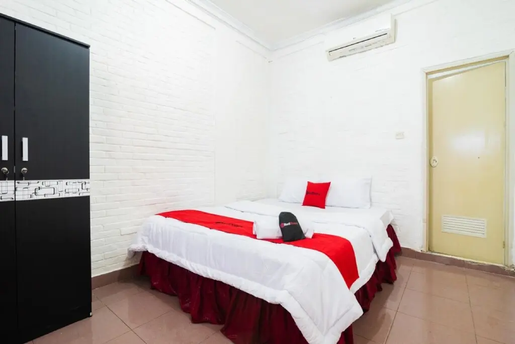 Южный Тангеранг: RedDoorz near Universitas Pamulang